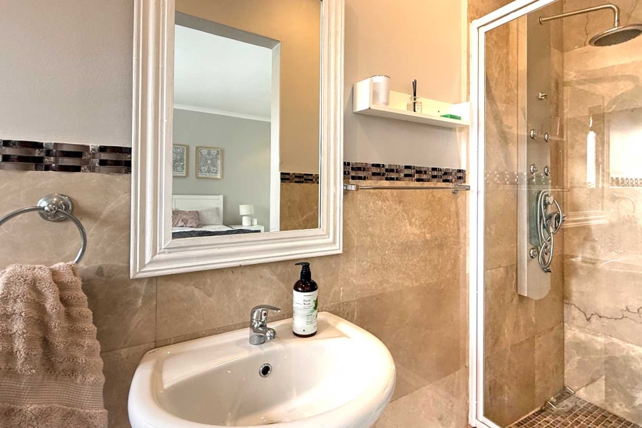 4 Bedroom Property for Sale in Flamingo Vlei Western Cape